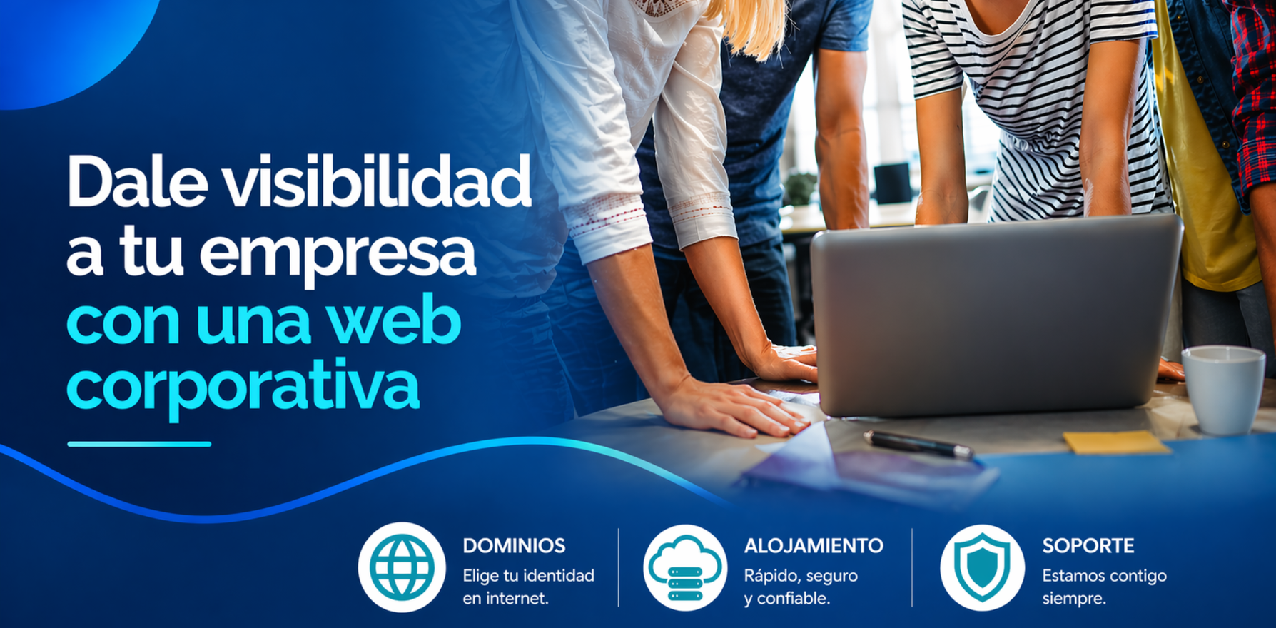 Imagen slider con Chicos al rededor de un portatil